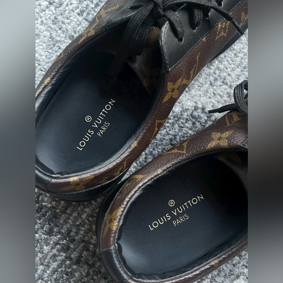 Louis Vuitton Sneakers - Picture 2 of 9